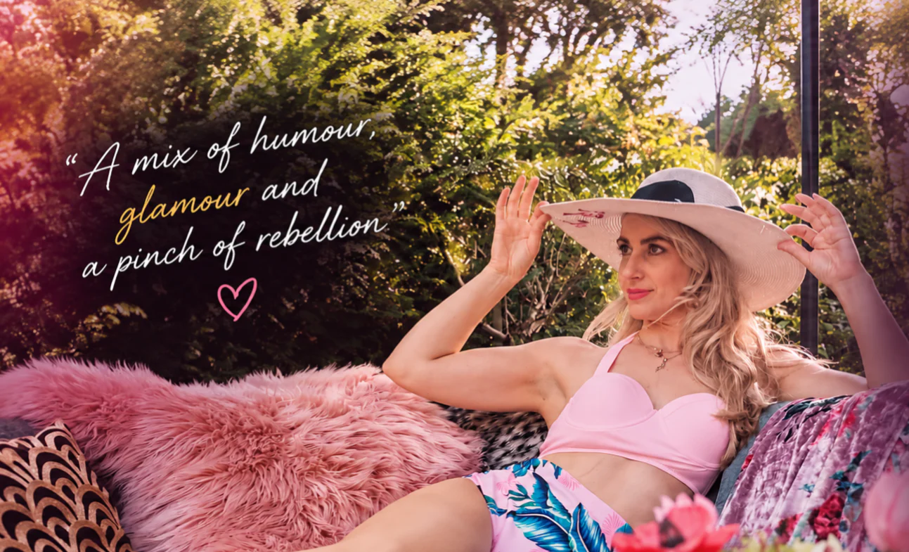 Barbara Loots in een warme tuinsetting met een handgeschreven quote